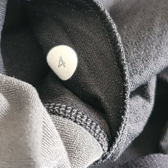 Lululemon  size 4 No Limits Built in Camo Bra  tank top Black - Picture 11 of 13